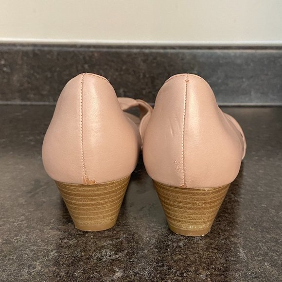 Call It Spring Bow Wedges - Size 8 - Picture 3 of 12